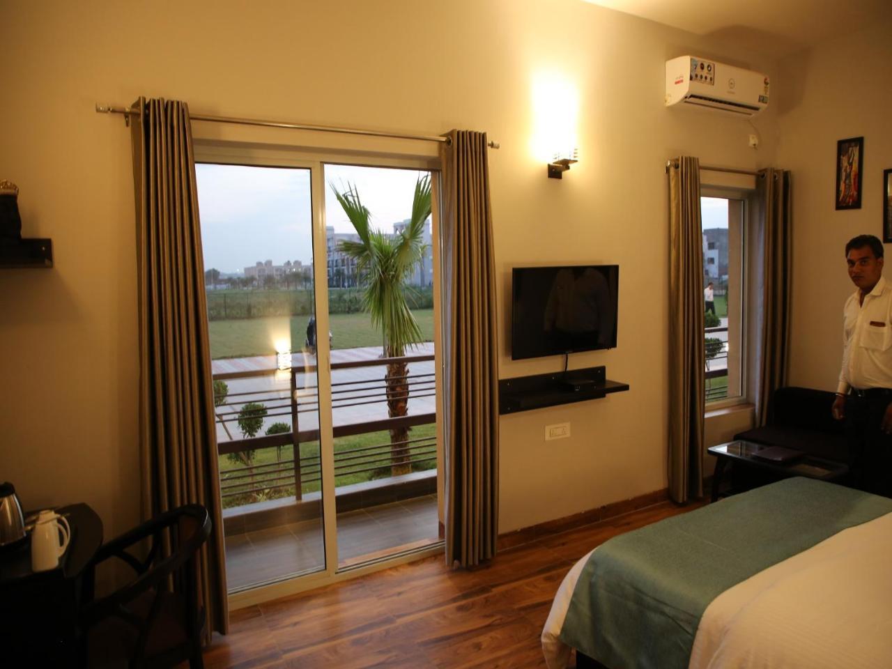 Anandam Clarks Inn Suites Vrindāvan Eksteriør bilde