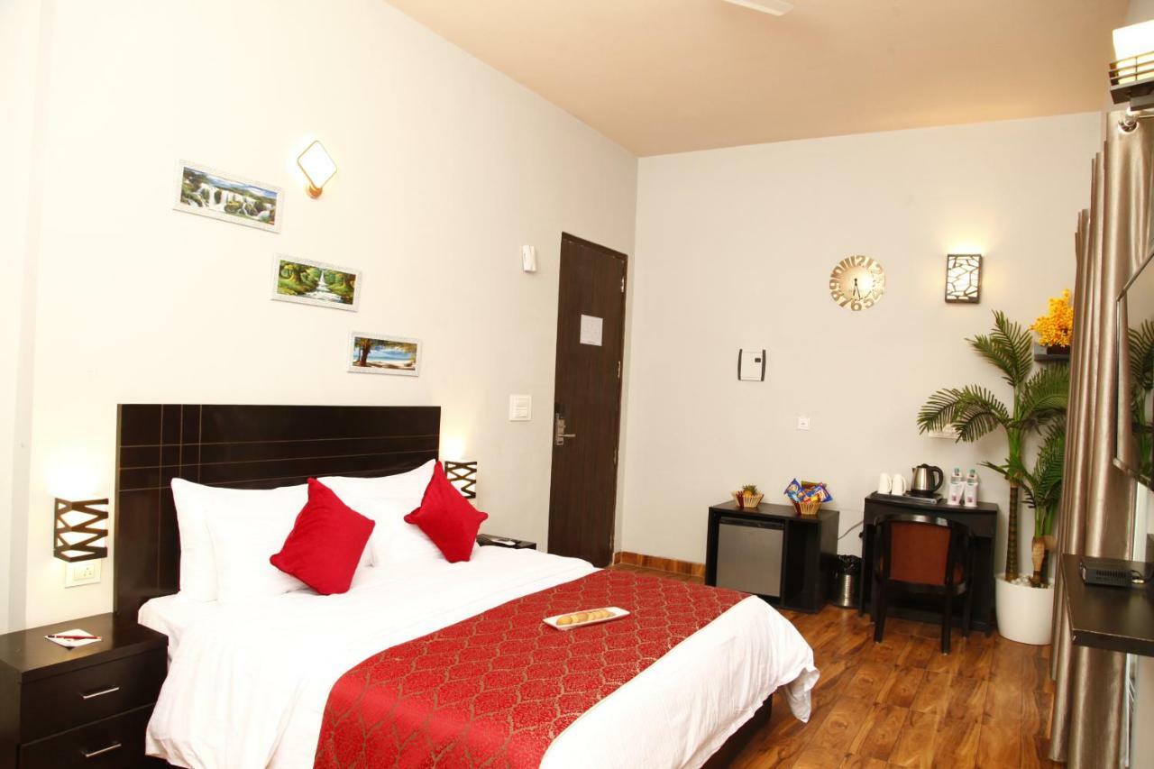 Anandam Clarks Inn Suites Vrindāvan Eksteriør bilde